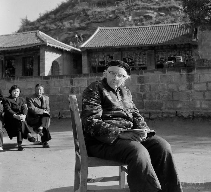 1964年，重访延安的美国女记者安娜·路易斯·斯特朗寻找到了当年和毛主席谈话的地点.
