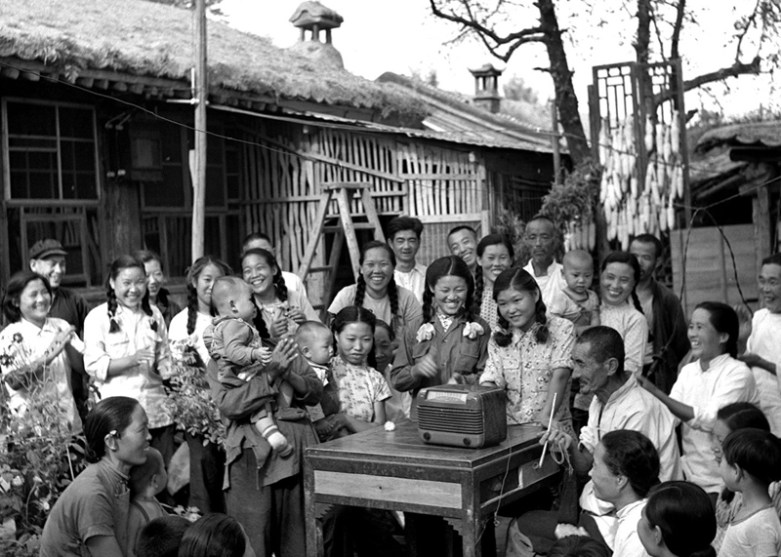 （锐视角?两会时空连线）（2）老百姓是怎样关注两会的