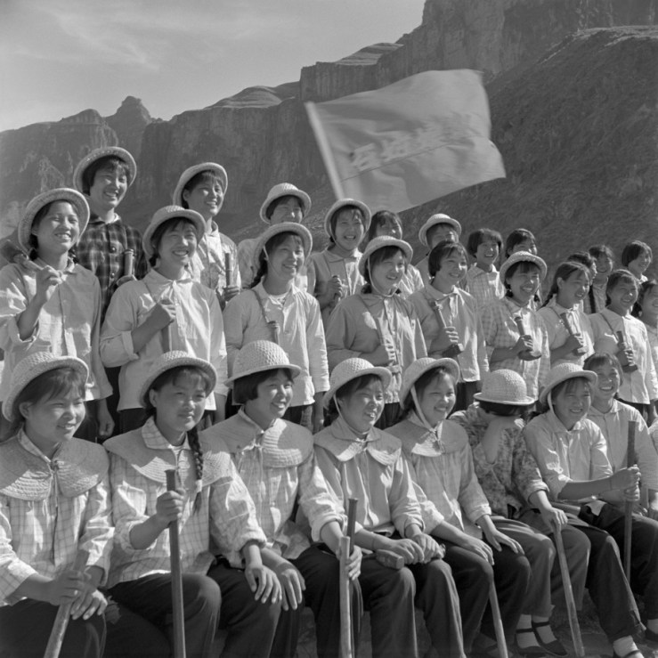 1975年，石姑娘队合影。王树洲摄影