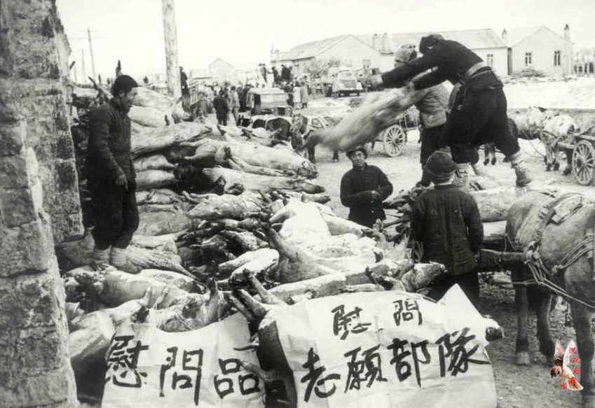 把慰问品送往前线慰问志愿军