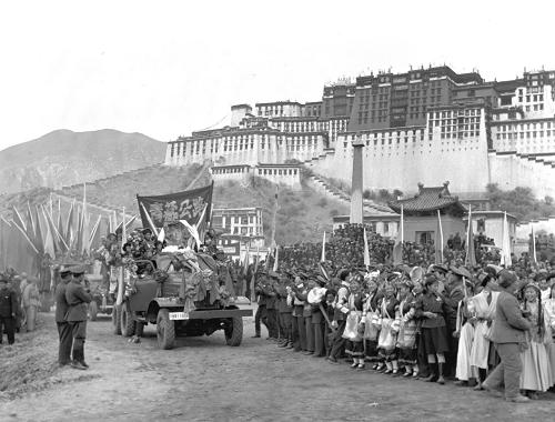 1954年 青藏、康藏公路建成通车