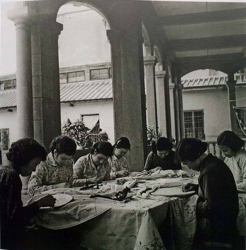 1957 广东汕头 绣花女工