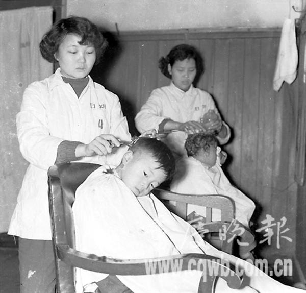 1958年,国营重庆妇幼旅馆(今小什字会仙楼附近)