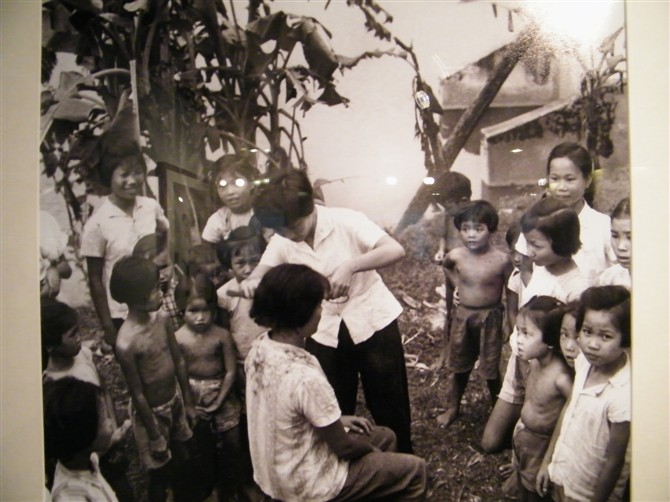 1962年，潮剧一团演员赴南澳岛演出，演出期间义务为当地乡民理发
