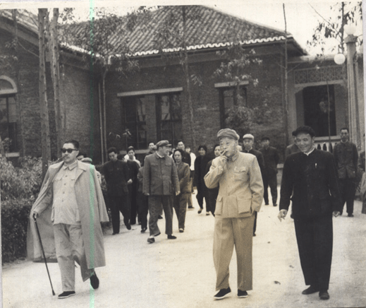 1966年4月3日贺龙同志视察