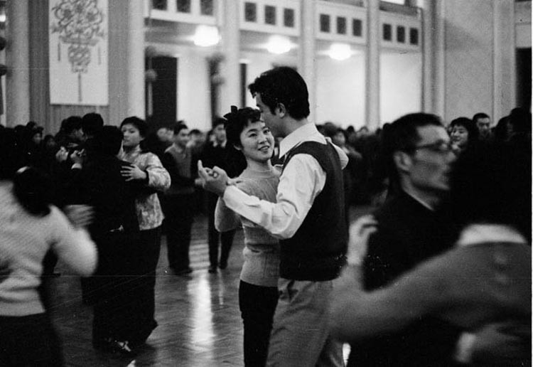 1978年，春节联欢会的舞步