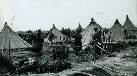 二军教导团在疏勒县搭帐篷扎营 1956