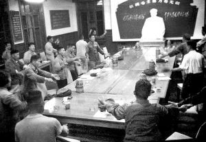 开会时向毛主席像跳“忠字舞” 蒋少武