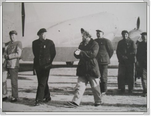 彭德怀ｃcomes to Yanan during GLF and sees iron factory