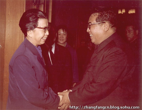 江青会见朝鲜人民最高领袖金日成（金正日父亲） 1976