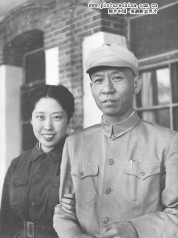 1949年：刘少奇和王光美在香山