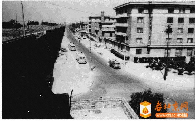 1956年崇文门，与上张照片方向相对。