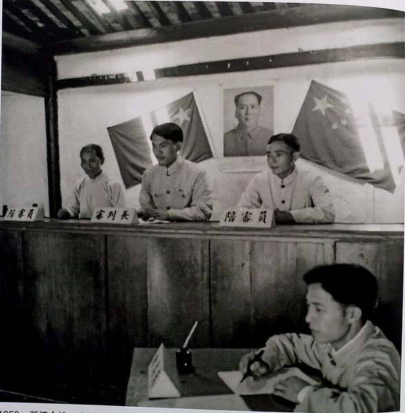 1959 浙江余姚农村大妈当上法庭陪审员