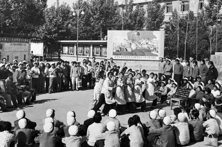 1971年国庆，业余文艺宣传队表演节目