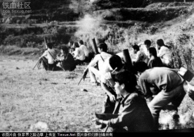 向越军阵地开炮，打了马上转移阵地。