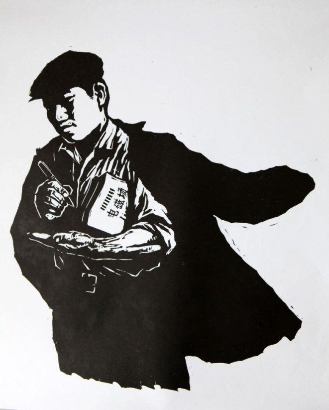 木刻 《下班之后》 1974年于卫东煤矿。记录了当年许多知青矿工在繁重劳功之余，坚持上电大学知识的生动形象，