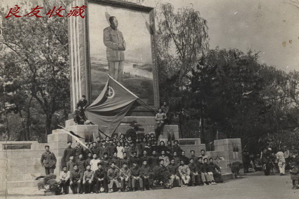 长春胜利公园的使用原基座的毛主席画像（1958）