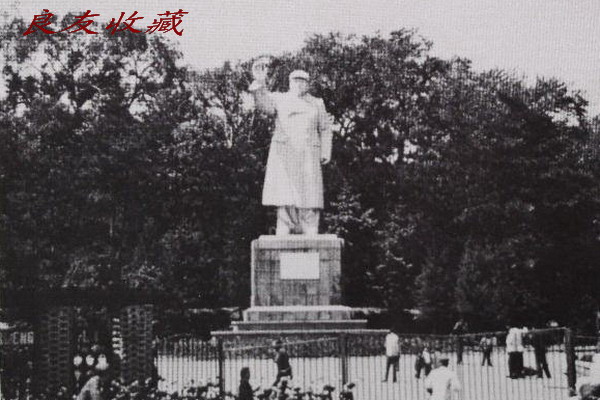长春胜利公园的毛主席像（1978