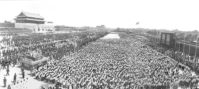 15、天安门游行1955年