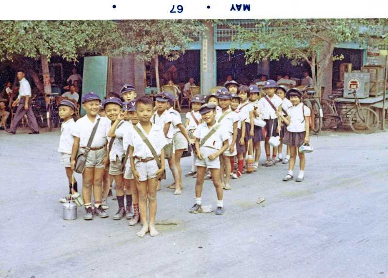 1967E072 1960s Taiwan, Countryside Trips, School kids waiting for bus-1