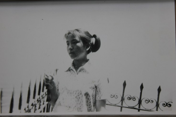 1977.05.01-西山龙门内古庙-IMG_8933