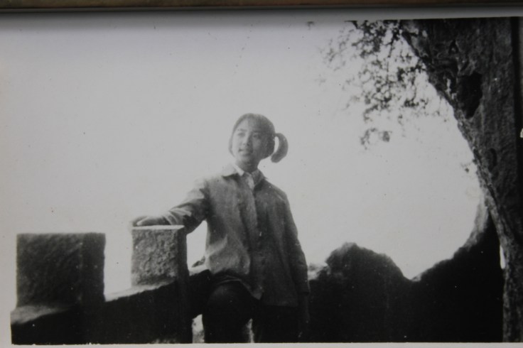 1977.05.01-西山龙门旁-IMG_8932