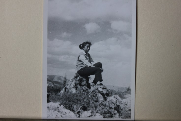 1977.05.02-西山边旁丛石上IMG_8912