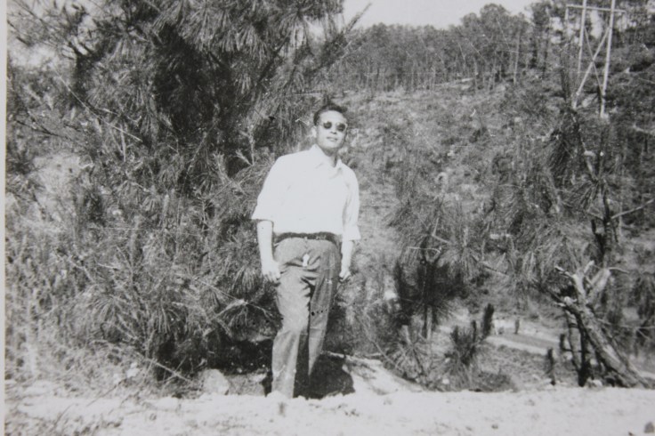 1977.05.02-进所公路旁山上IMG_8917