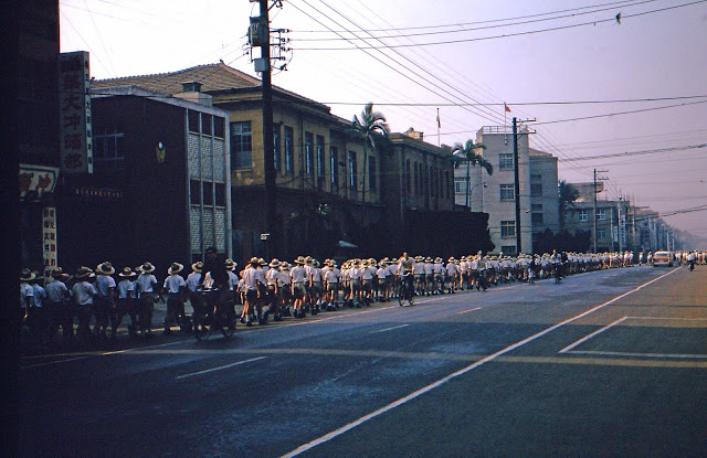 pict0320_tainanschoolkids_1968-1
